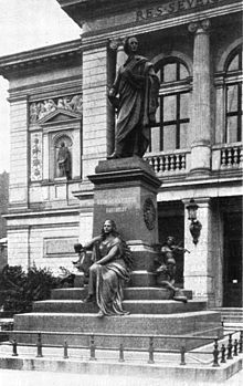 The Leipzig Gewandhaus Mendelssohn monument in 1900 (removed in 1936)