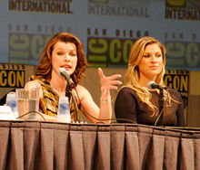Larter and Jovovich (left) promoting Resident Evil: Afterlife at Comic Con 2010