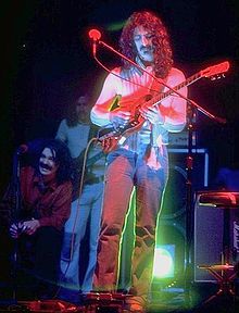 Zappa with Captain Beefheart, seated left, during a 1975 concert