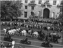 Roosevelt's horse-drawn casket proceeds down Pennsylvania Avenue during his funeral procession.