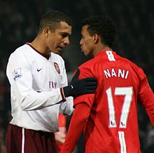 Gilberto Silva discussing with Nani