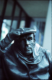 Park Bench Sculpture of Gould located outside the Canadian Broadcasting Centre