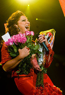 Gloria Estefan receiving flowers for her birthday at her show in the Ahoy Rotterdam, September 1, 2008