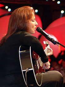 Gloria Estefan performs at an event to celebrate the United Through Reading program aboard the Nimitz class aircraft carrier USS Theodore Roosevelt (CVN-71), September 14, 2006