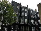 1 Curzon Square in 2012 showing flat on 4th floor, top-left was Nilsson's flat in London and the site of Keith Moon's death.