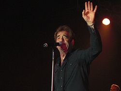 Lewis performing in Nashville, TN, November 2008