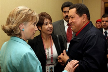 Chávez meets with Hillary Clinton at the Summit of the Americas on 19 April 2009