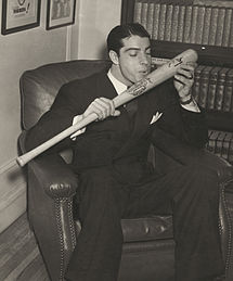DiMaggio kisses his bat in 1941.