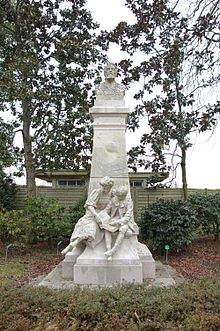 Monument to Verne at the Jardin des Plantes in Nantes