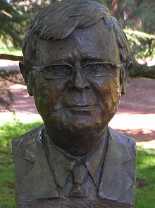 Bronze bust of Kevin Rudd at the Prime Minister's Avenue at the Ballarat Botanical Gardens.