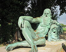 Statue of Leonardo in Amboise