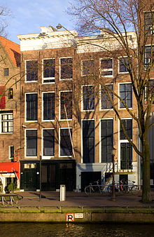 The house (left) at the Prinsengracht in Amsterdam