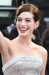 Hathaway on the red carpet in 2009 at the 81st Academy Awards