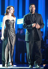 Hathaway and Denzel Washington at the Nobel Peace Prize Concert in 2010
