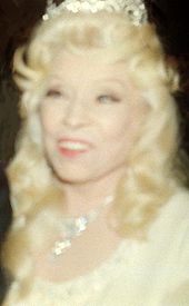 West arriving to the 1978 opening of Sextette, her last film