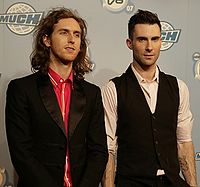 Levine (right) with bandmate Jesse Carmichael in 2007
