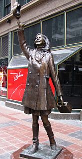 MTM statue in downtown Minneapolis
