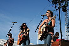 Michelle Branch (center) during a June 2007 concert with Jessica Harp (right) as The Wreckers.