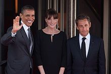 President Barack Obama is greeted by French President Nicolas Sarkozy and his wife Carla Bruni at the G8 Summit dinner in Deauville, France, 26 May 2011.