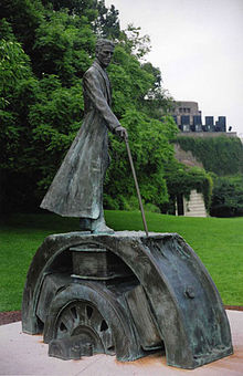 Nikola Tesla monument by Les Drysdale in Niagara Falls, Ontario.