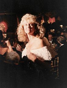Newton-John at the 1989 Academy Awards.