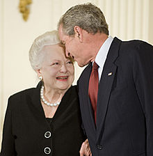 De Havilland receiving the National Medal of Arts from President Bush, 2008