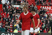 Scholes with Owen Hargreaves after United's defeat to Manchester City on 10 February 2008