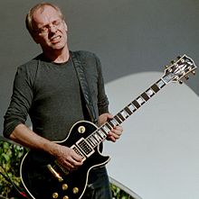 Frampton performing in September 2006