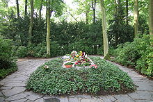 The Wagner grave in the Wahnfried garden; in 1977 Cosima's ashes were placed alongside Wagner's body