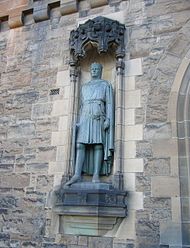 Bruce statue at the entrance to Edinburgh Castle