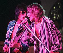 Wood (left) while in Faces, with Rod Stewart (right)
