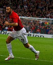 Giggs playing for United in 2009