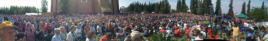An estimated 5,000 people[178] gathered at Pioneer Park in Fairbanks to watch Palin cede her office to Sean Parnell.