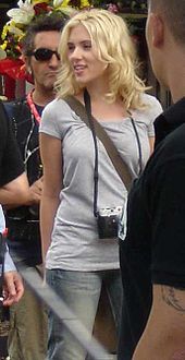 Johansson at the film set of Vicky Cristina Barcelona in 2007