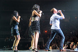 Season 10 American Idol tour, Scotty McCreery performing with Thia Megia, Haley Reinhart and Pia Toscano.