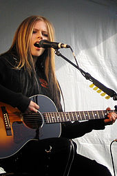 Lavigne in Vancouver, Canada during the Live and By Surprise mall tour