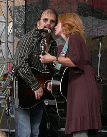 Steve Earle onstage with Allison Moorer at the Bumbershoot event in 2007