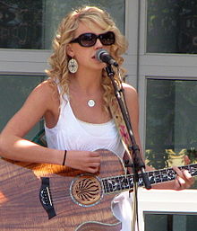 Swift performing at Yahoo! HQ in Sunnyvale, California in 2007