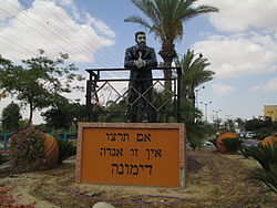 Herzl Statue in Dimona