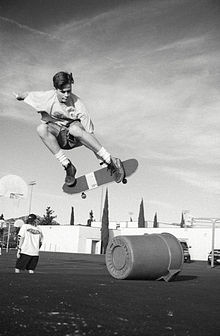 Tom Delonge skateboarding at Poway High School in the 1990s