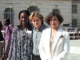 Hafsat Abiola, Dafoe and Bianca Jagger at the dropping knowledge's Table of Free Voices at Bebelplatz, Berlin, in September 2006