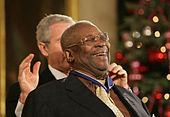 B.B. King receiving Presidential Medal of Freedom from George W. Bush