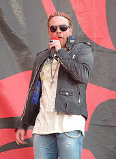 Rose performing at the Download Festival in 2006