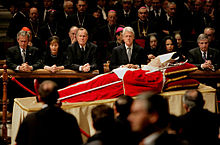 (l-r): U.S. President George W. Bush, First Lady Laura Bush, former Presidents George H. W. Bush and Bill Clinton, Secretary of State Condoleezza Rice, and White House Chief of Staff Andrew Card pay their respects to John Paul II lying in state at St. Peter's Basilica, 6 April 2005.