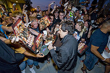 Stiller signing autographs before a screening for Tropic Thunder at Camp Pendleton on August 3, 2008.