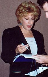 Midler in Los Angeles, 1990.