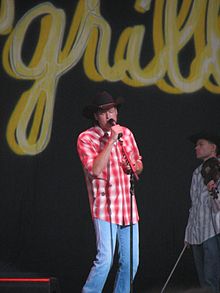 Shelton performing at the Crawford City Fair in August 2005