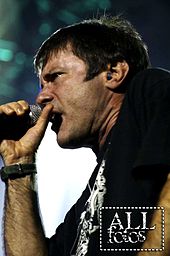 Dickinson performing with Tribuzy in São Paulo, 11 November 2005. The performance was recorded for a live album, entitled Execution – Live Reunion.