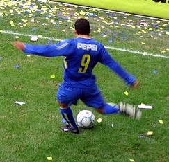 Tévez playing for Boca Juniors