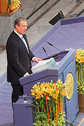 Gore receives the Nobel Peace Prize in the city hall of Oslo, 2007.